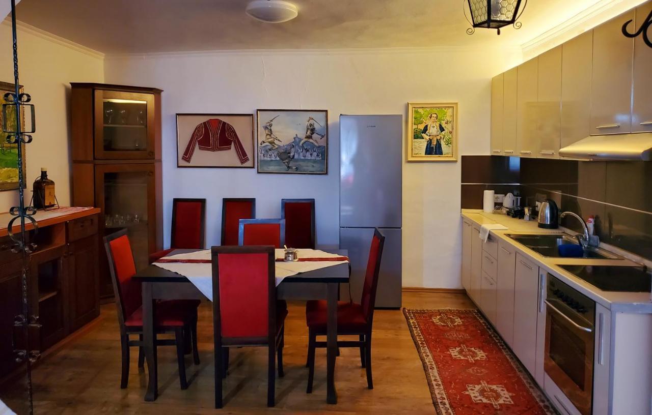 Unique Traditional House, Hosted By J&G Τίρανα Εξωτερικό φωτογραφία